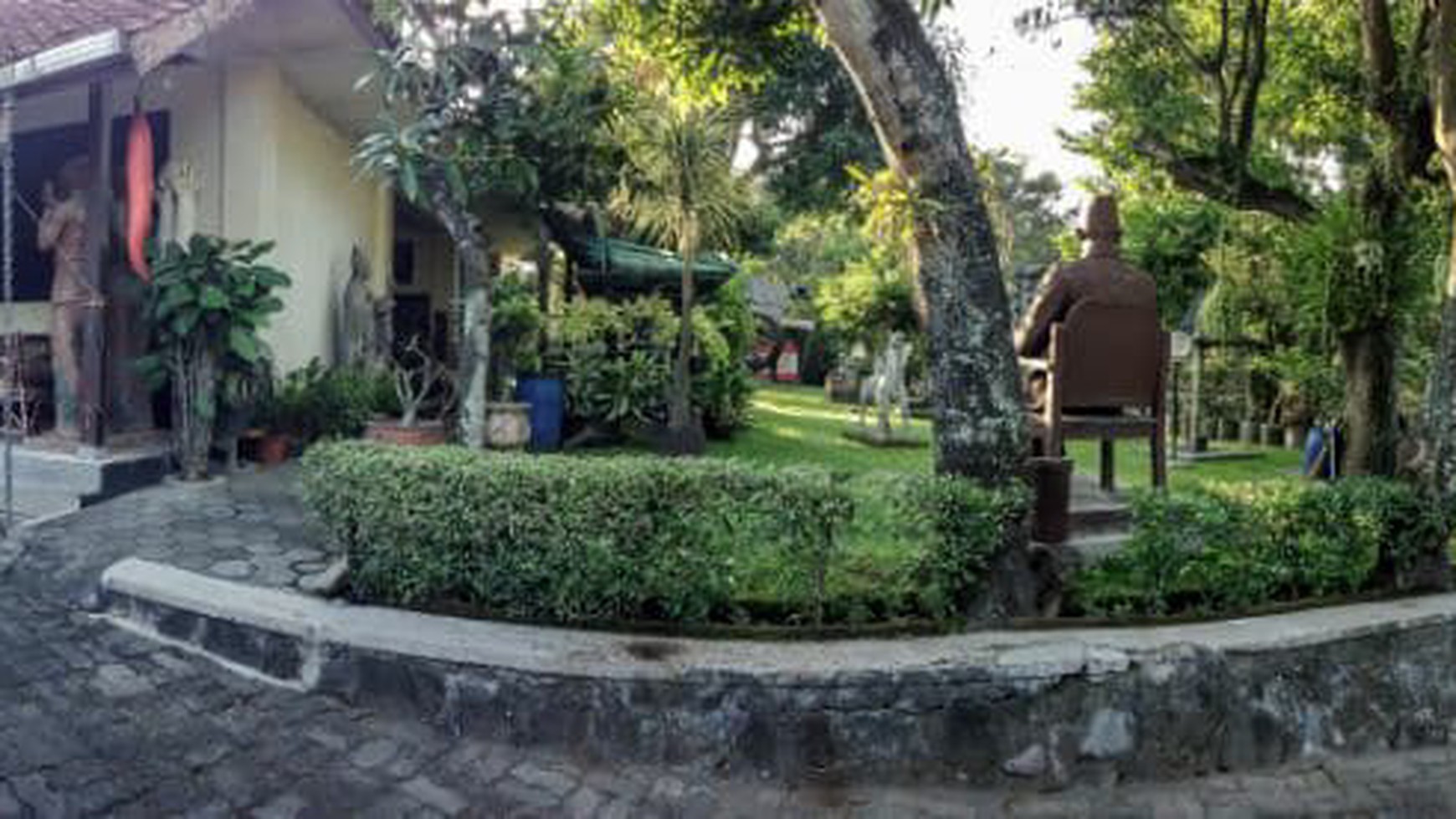 RUMAH CANTIK DENGAN HALAMAN LUAS DITENGAH KOTA, JL KUSUMANEGARA, YOGYAKARTA