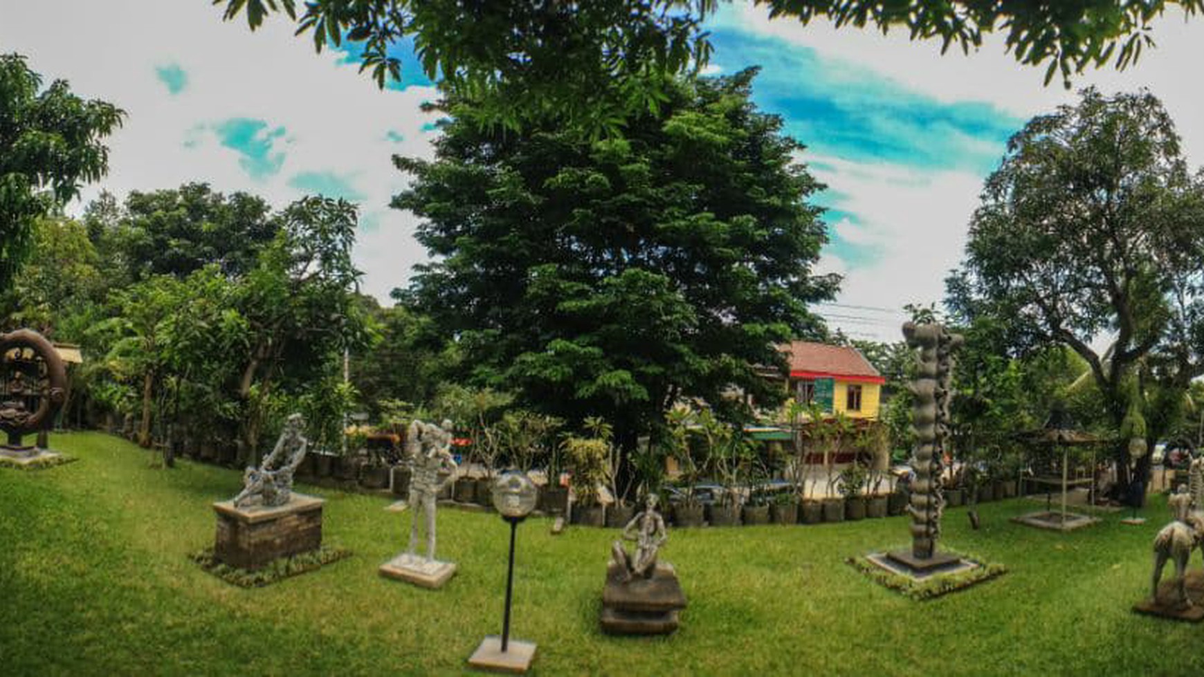 RUMAH CANTIK DENGAN HALAMAN LUAS DITENGAH KOTA, JL KUSUMANEGARA, YOGYAKARTA
