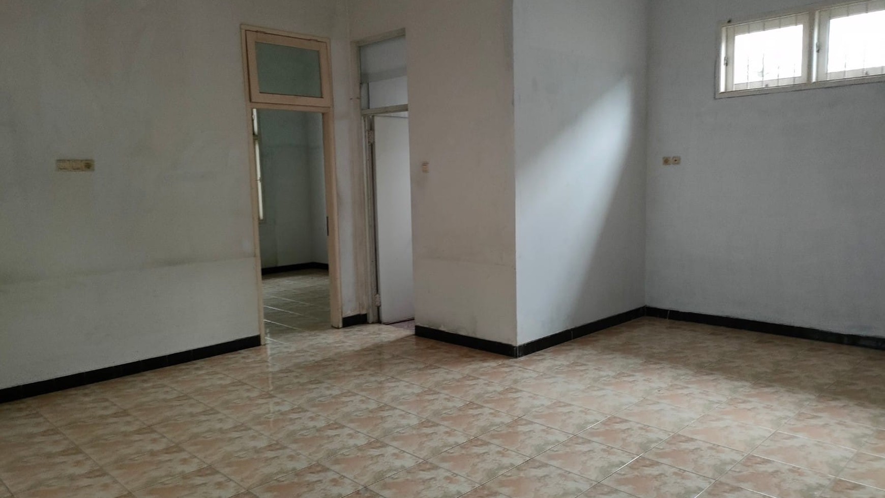 DIJUAL TANAH & RUMAH DI RAYA JEMURSARI