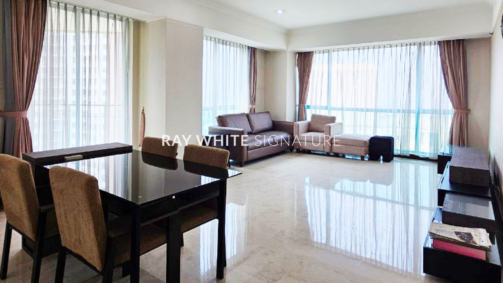 Dijual Unit Apartemen 2 BR Semi Furnished Lokasi Strategis Di Tebet Jakarta Selatan 