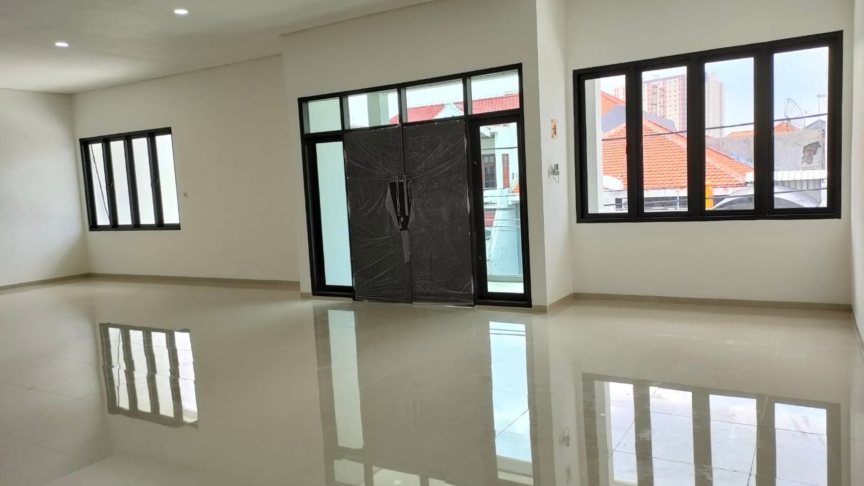 Di Jual Rumah Gress DI MANYAR TOMPOTIKA SURABAYA TIMUR