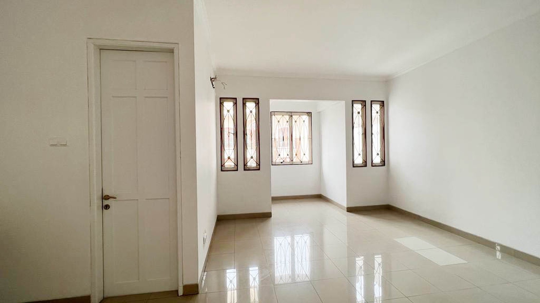 Rumah Bukit Gading Mediterania, Kelapa Gading Luas 6x18m2