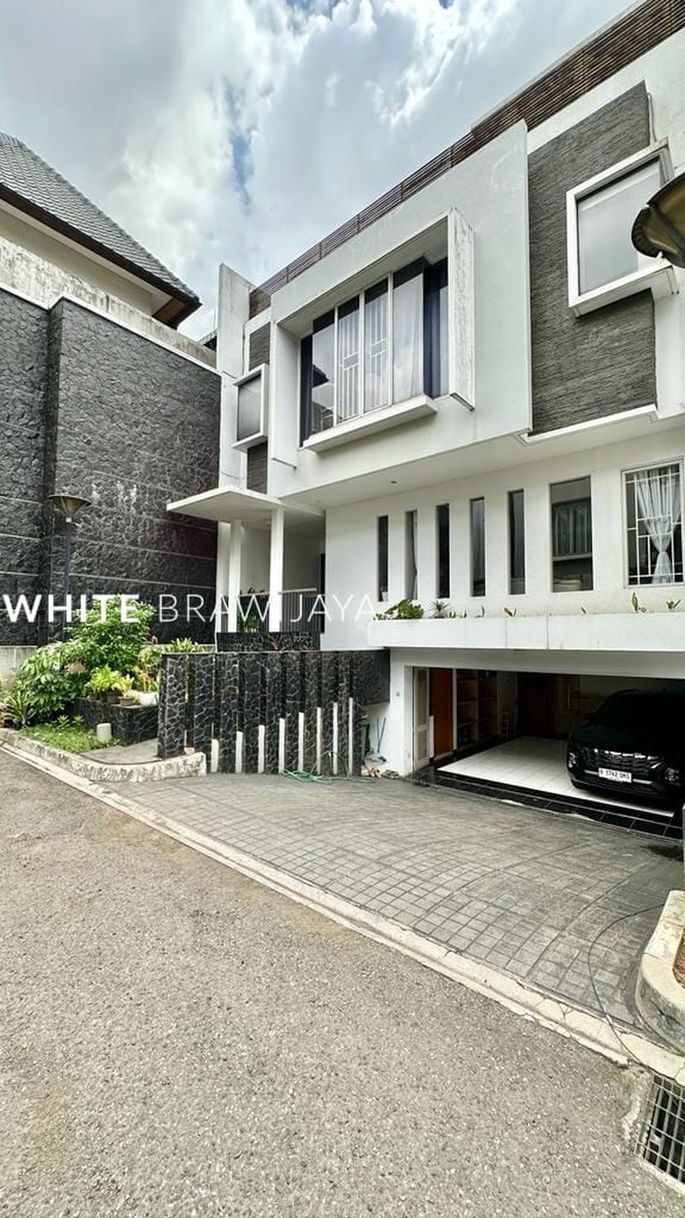 Townhouse Siap Huni Lingkungan Tenang Area Kebayoran Baru