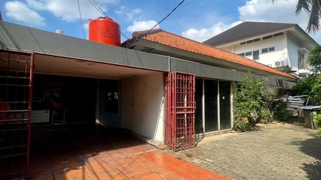 Rumah Lama Lokasi Strategis Dharmawangsa Kebayoran Baru