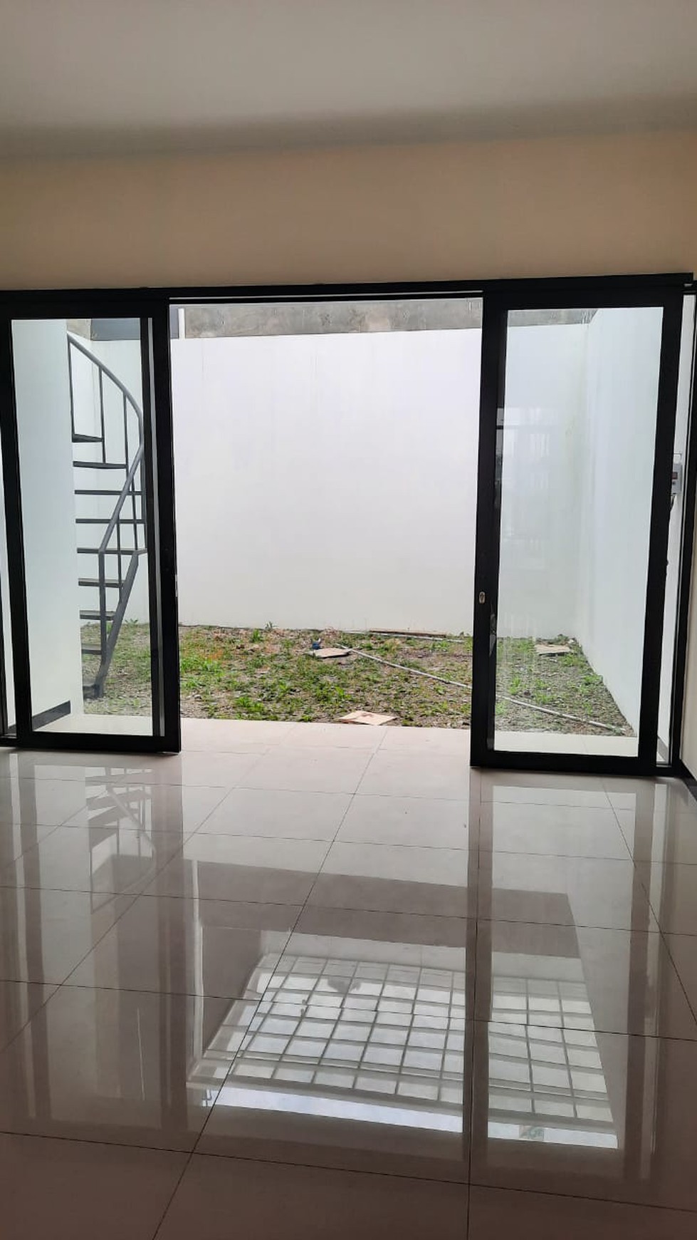 Rumah Minimalis di Komplek Taman Kopo Indah