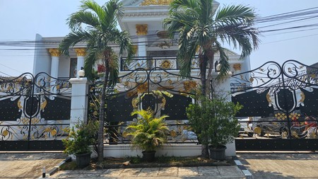 DIJUAL CEPAT RUMAH  MEWAH  BERGAYA MONARKI KLASIK ,BEKASI BARAT