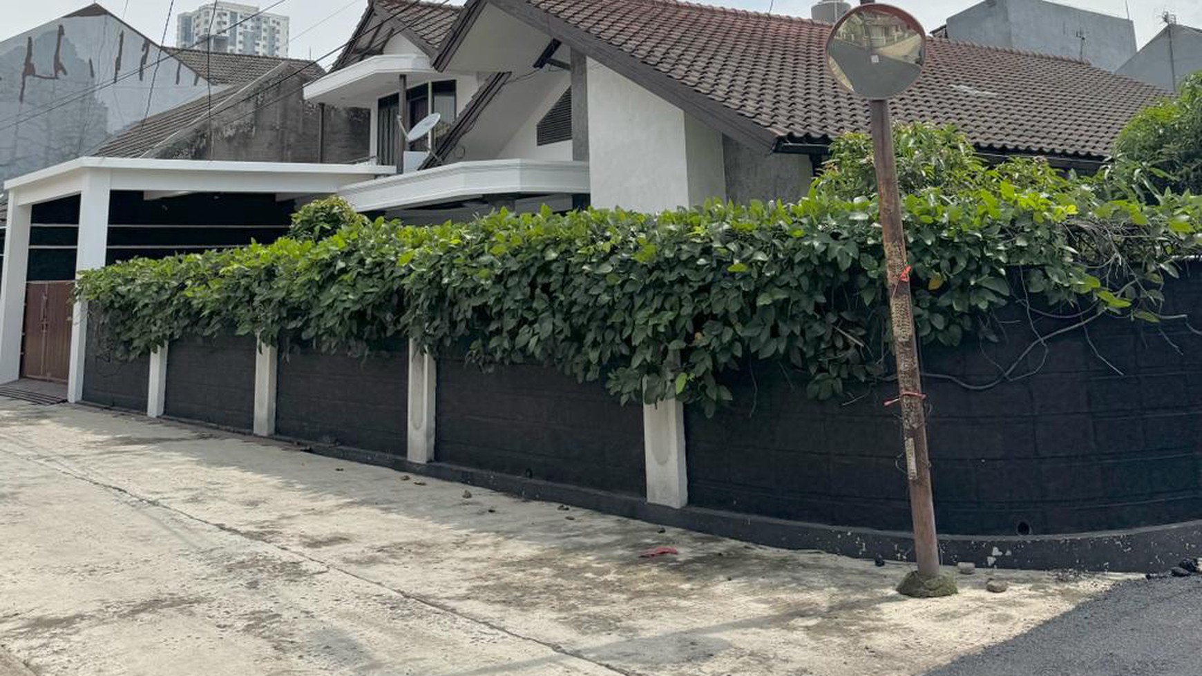 Rumah Bagus di jl Batu Indah, Buah Batu Bandung