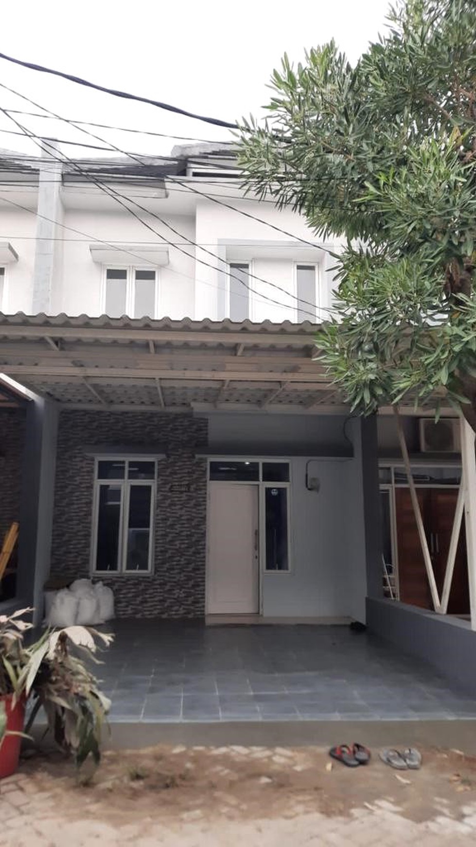 Dijual Rumah 2 lantai di Adipati Residence, Graha Raya Bintaro