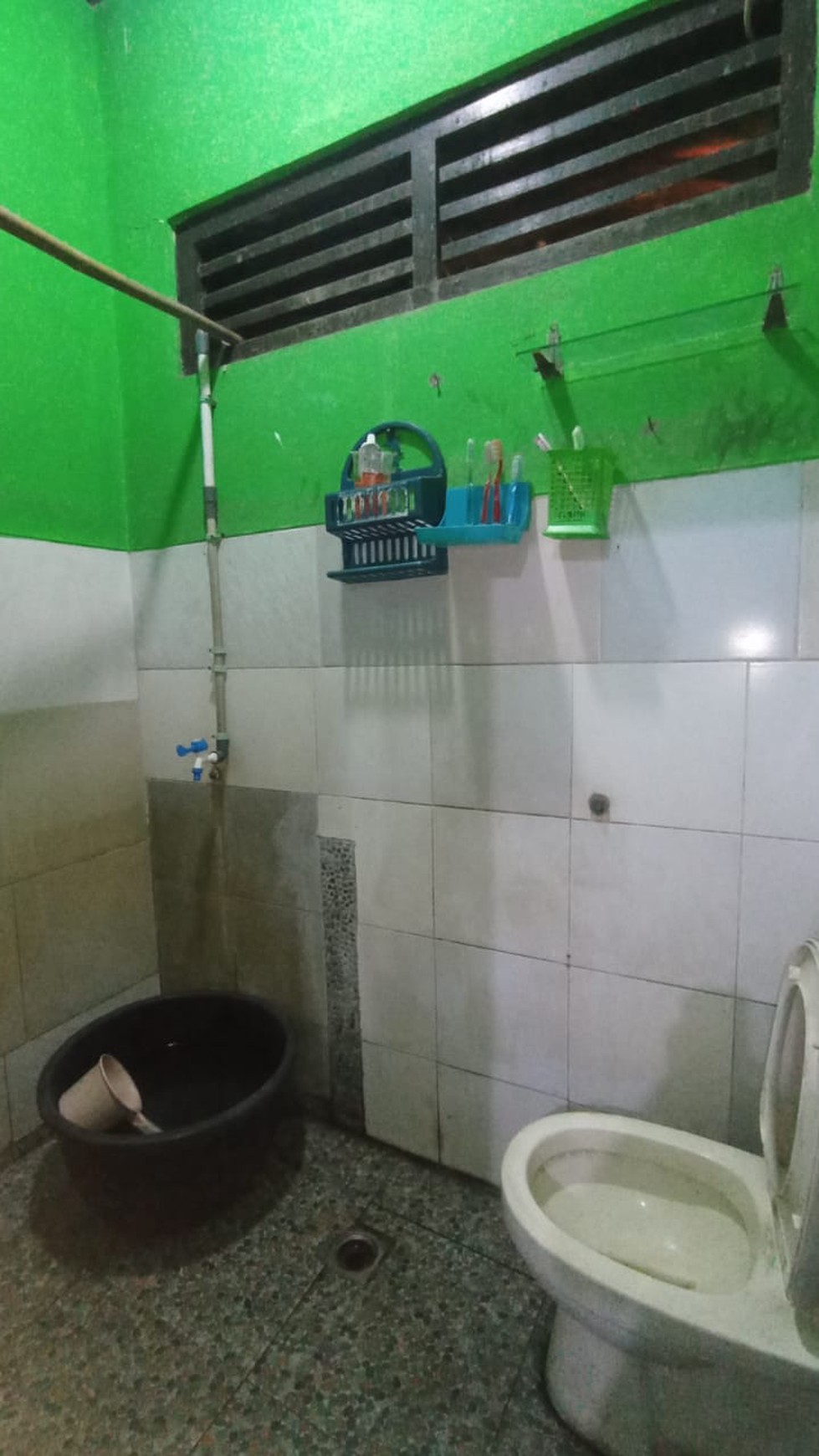 Dijual rumah dengan luas 200m2 di jl. raya kampung peusar curug Tangerang