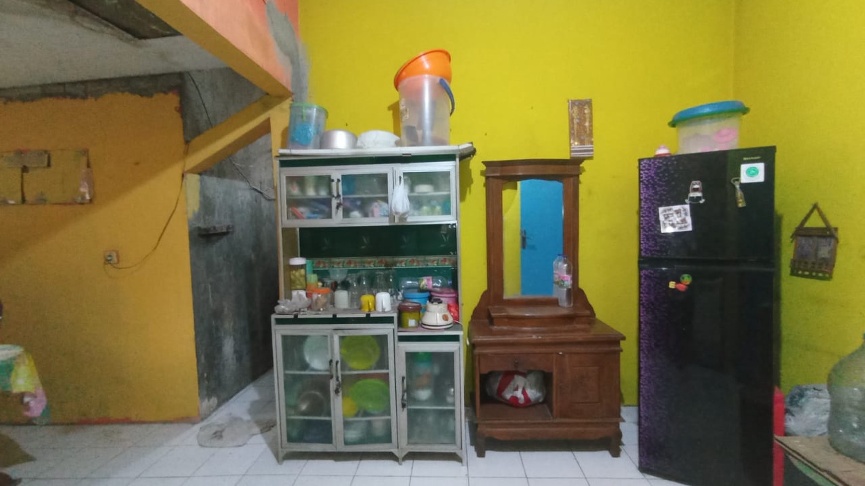 Dijual rumah dengan luas 200m2 di jl. raya kampung peusar curug Tangerang