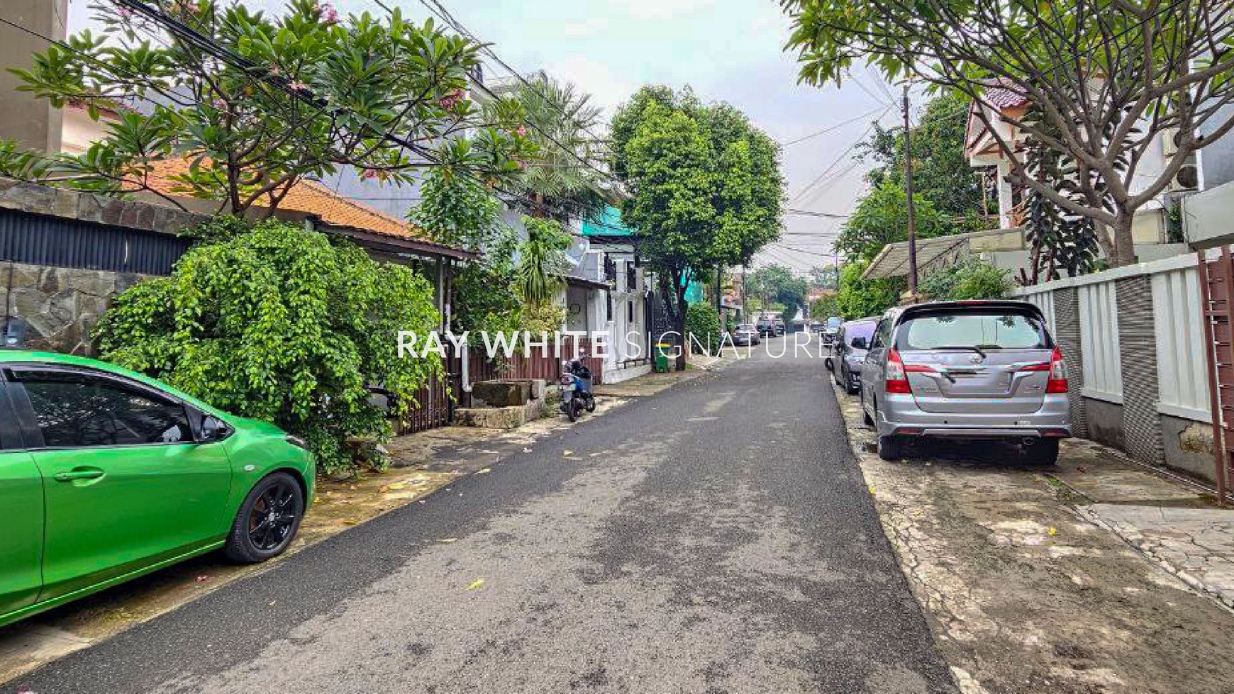 Dijual Rumah Bagus 3 Lantai Dekat SCBD 