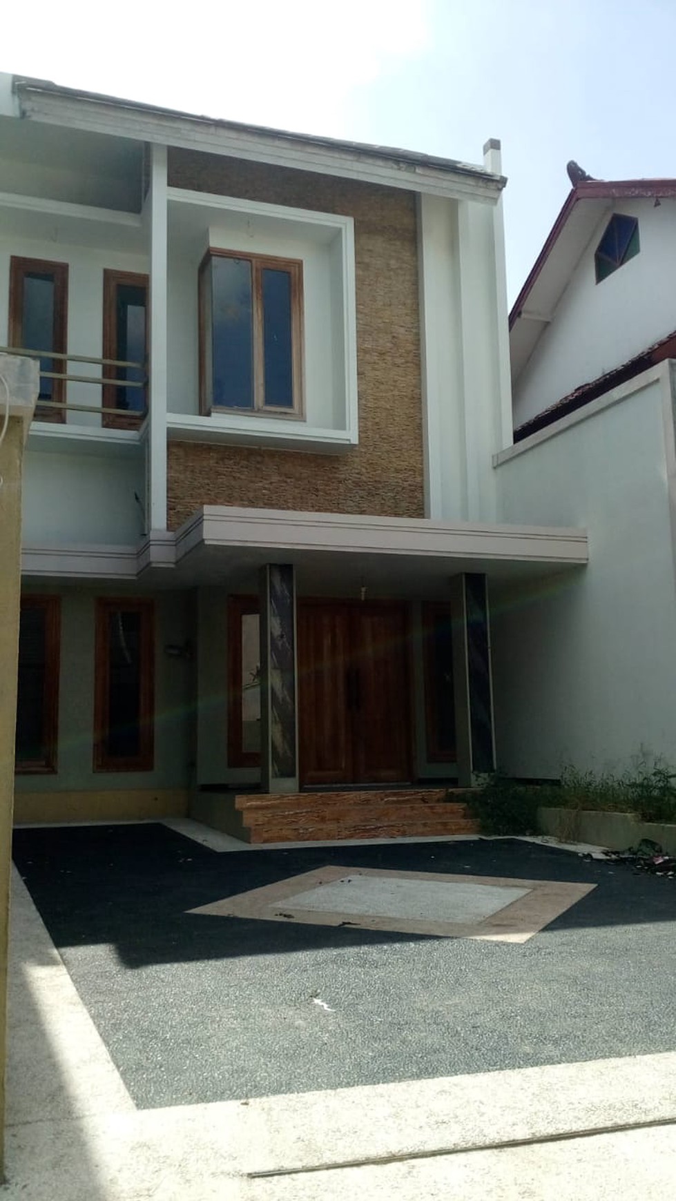 RUMAH TINGGAL SIPA HUNI DI JL KAPTEN HARYADI