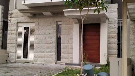RUMAH DENGAN DESAIN MINIMALIS DALAM PERUMAHAN PREMIUM CITRA GRAND MUTIARA