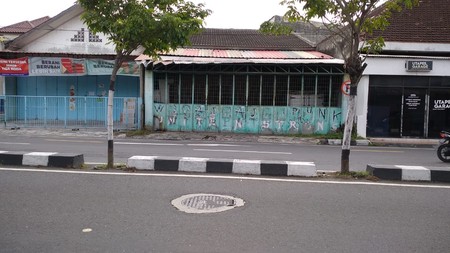 BANGUNAN DI JL COKROAMINOTO, WIROBRAJAN, DEKAT SMA MUHAMADYAH 7