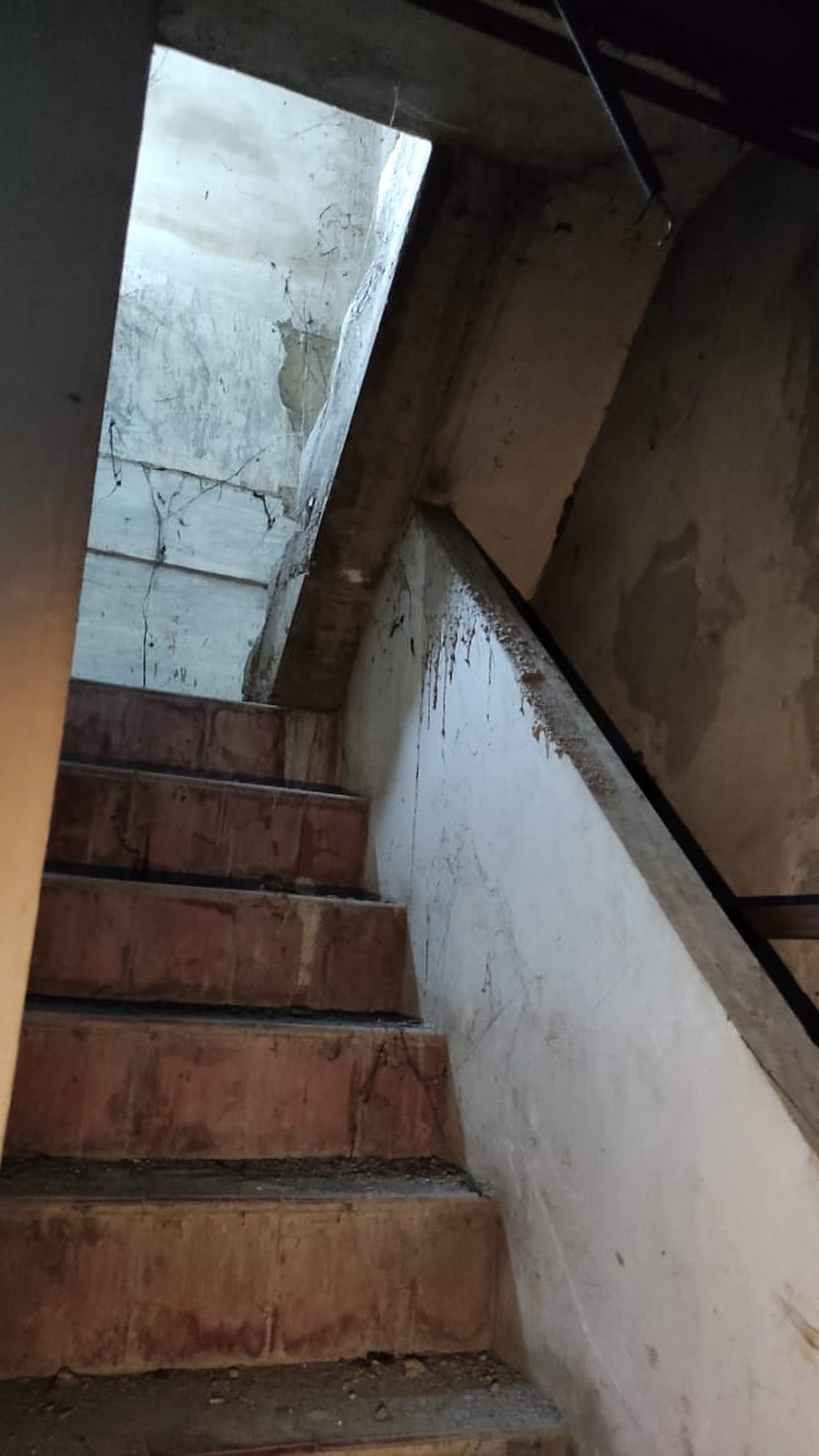 BANGUNAN DI JL COKROAMINOTO, WIROBRAJAN, DEKAT SMA MUHAMADYAH 7