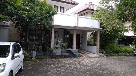 RUMAH TINGGAL DI DALAM PERUMAHAN PREMIUM, JOGJA REGENCY,  TIMUR AMBARUKO PLAZA