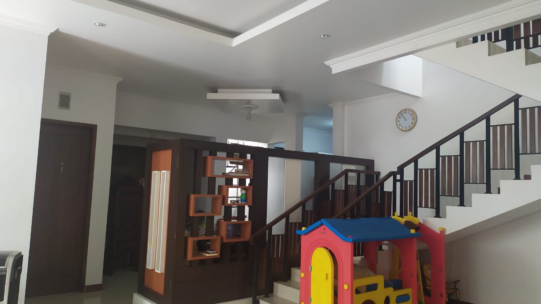 RUMAH TINGGAL DI DALAM PERUMAHAN PREMIUM, JOGJA REGENCY,  TIMUR AMBARUKO PLAZA