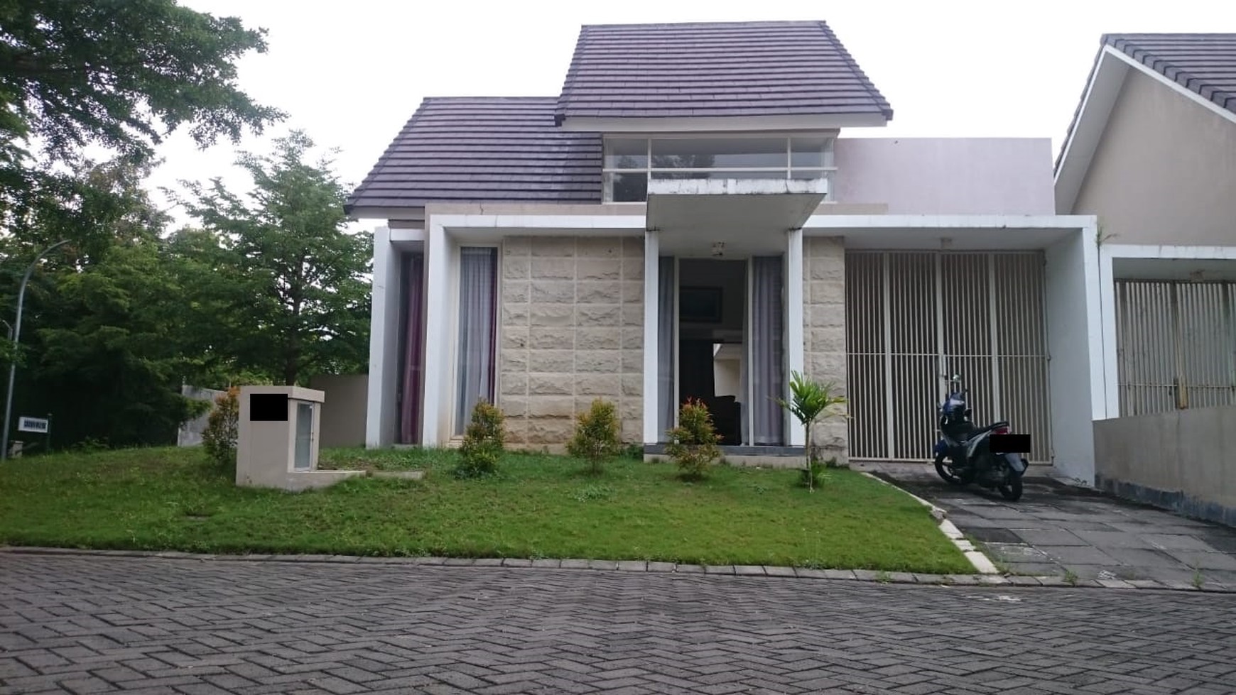 RUMAH CANTIK MINIMALIS DALAM PERUMAHAN PREMIUM CITRA GRAND MUTIARA