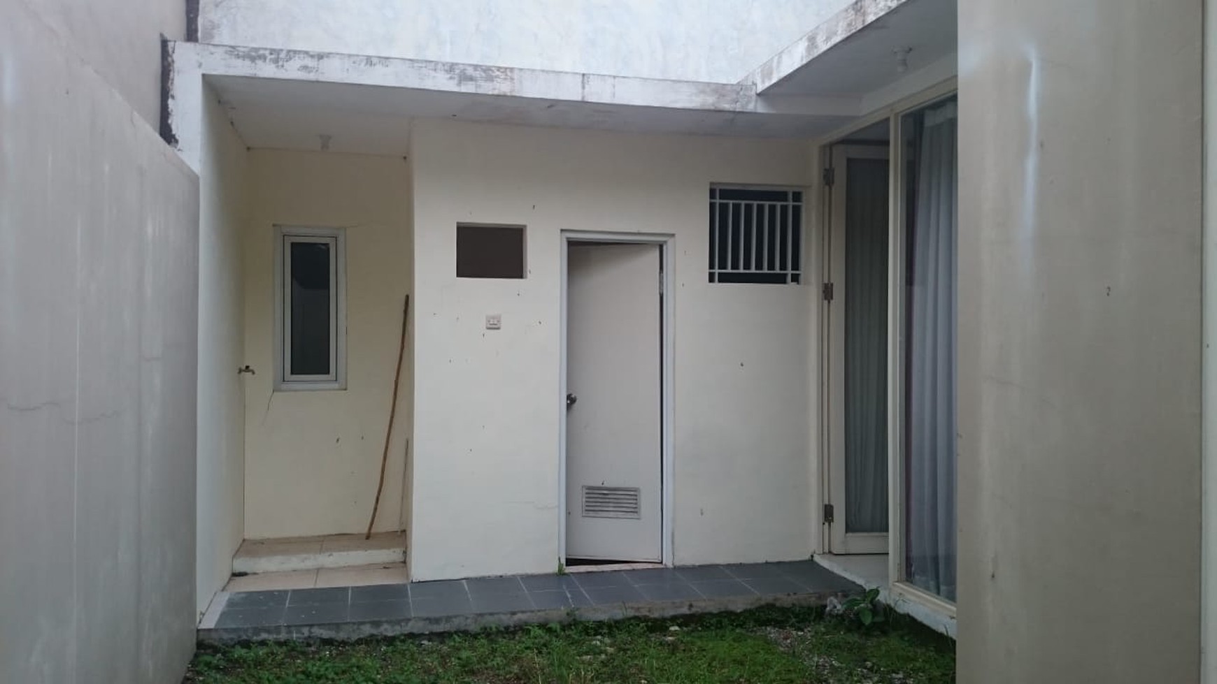 RUMAH CANTIK MINIMALIS DALAM PERUMAHAN PREMIUM CITRA GRAND MUTIARA