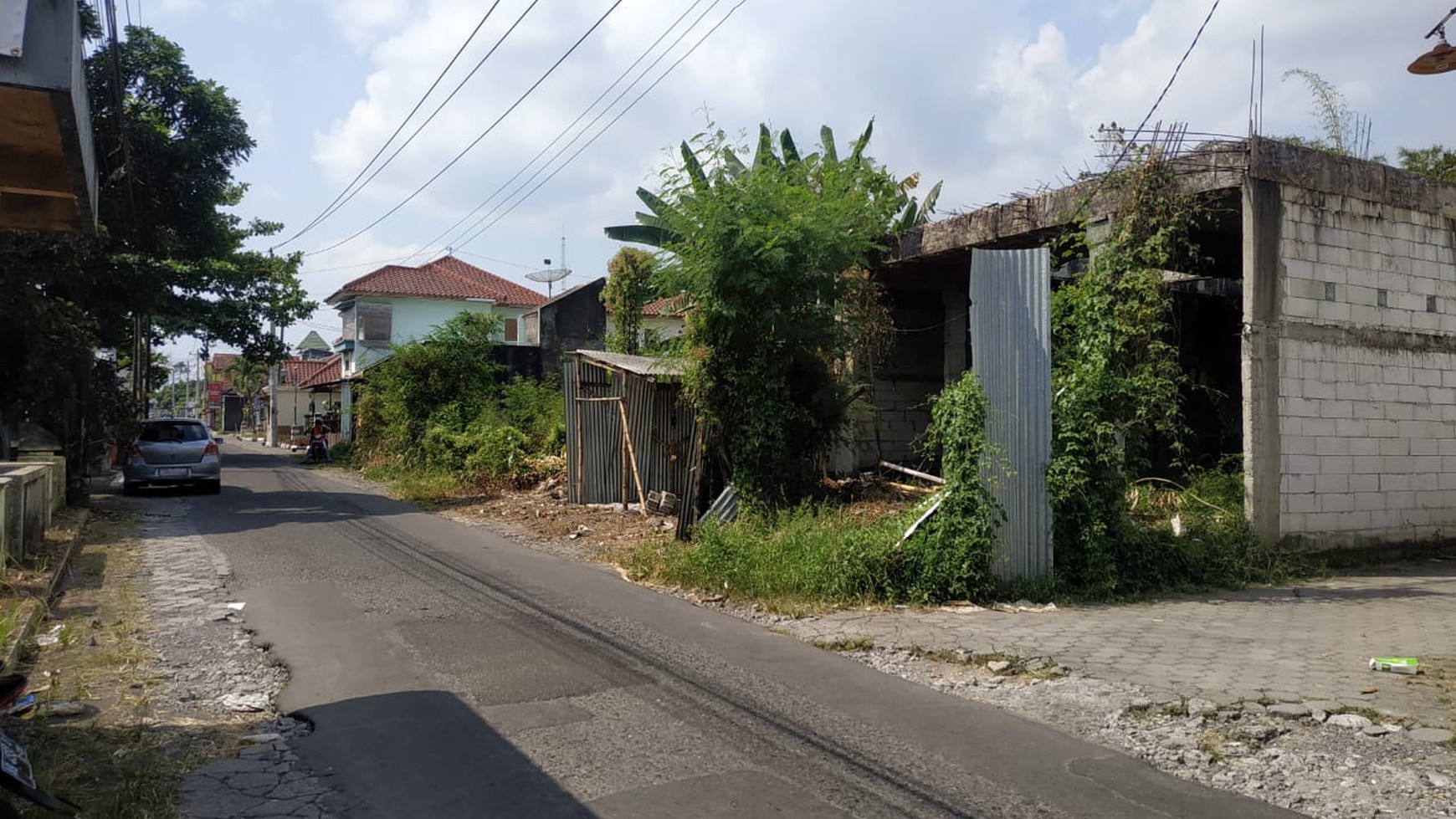 TANAH DI LOKASI CUKUP STRATEGIS DI JL LEMPONGSARI, DEKAT SEKOLAH AL-AZHAR