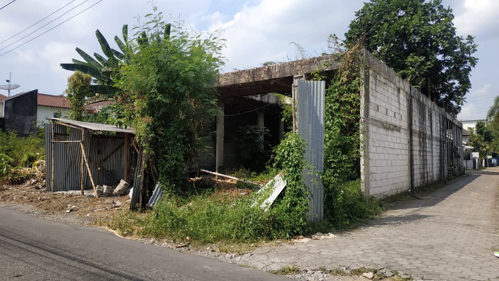 TANAH DI LOKASI CUKUP STRATEGIS DI JL LEMPONGSARI, DEKAT SEKOLAH AL-AZHAR