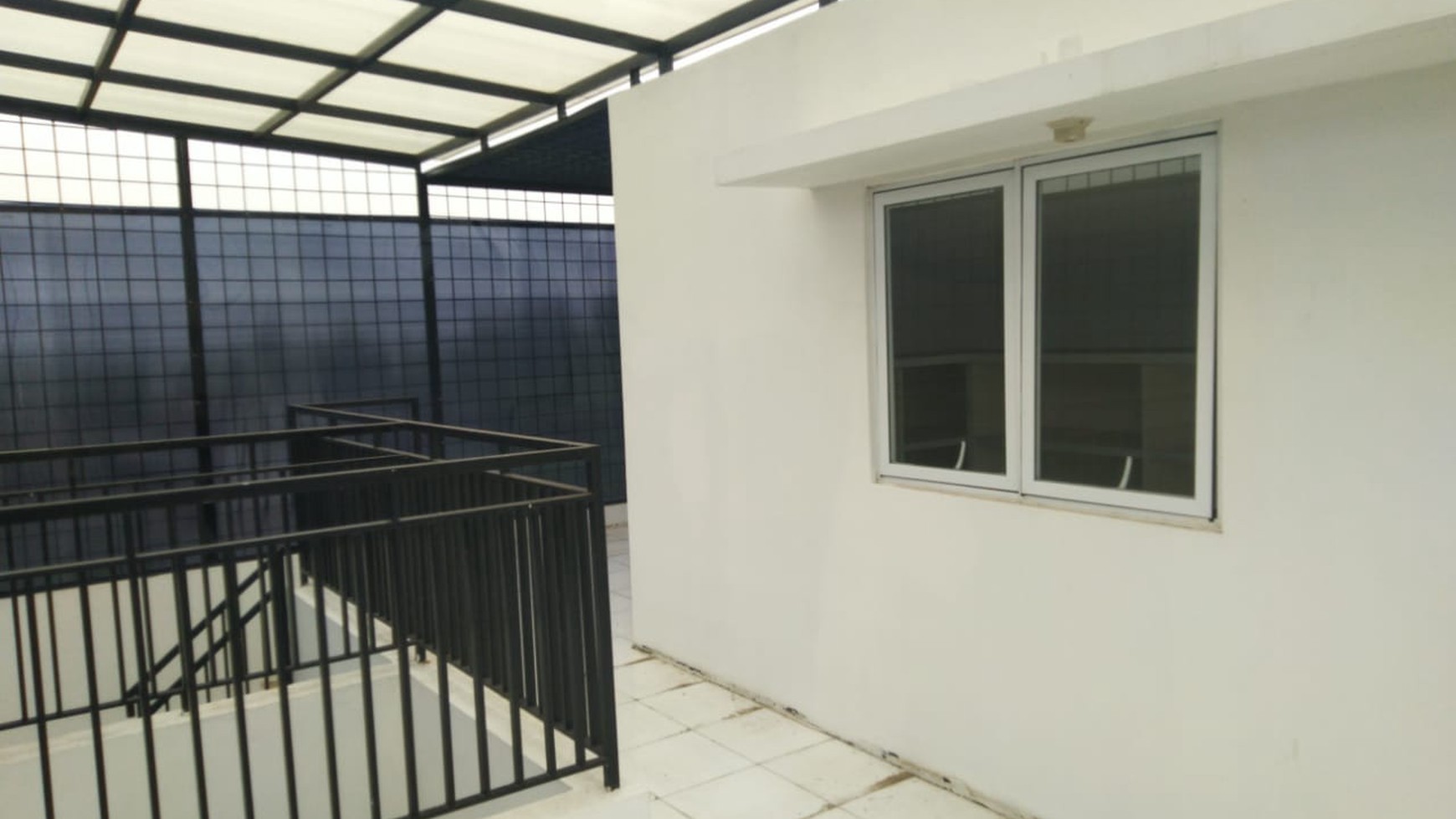 Rumah Minimalis Klasik Cluster Thames JGC Cakung Jakarta Timur