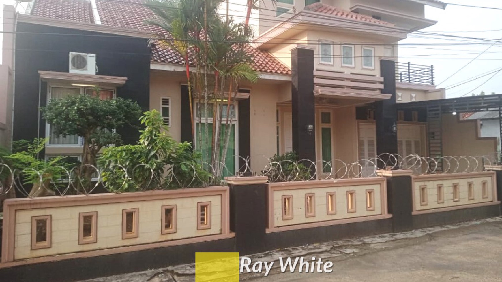 dijual rumah 2 lantai kedamaian murah full furnished