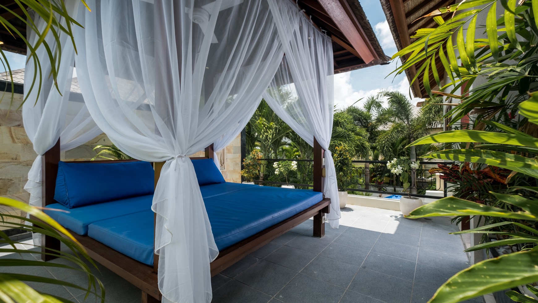 Freehold - Exquisite Tropical Retreat 2-Bedroom Villa in Prime Canggu Location