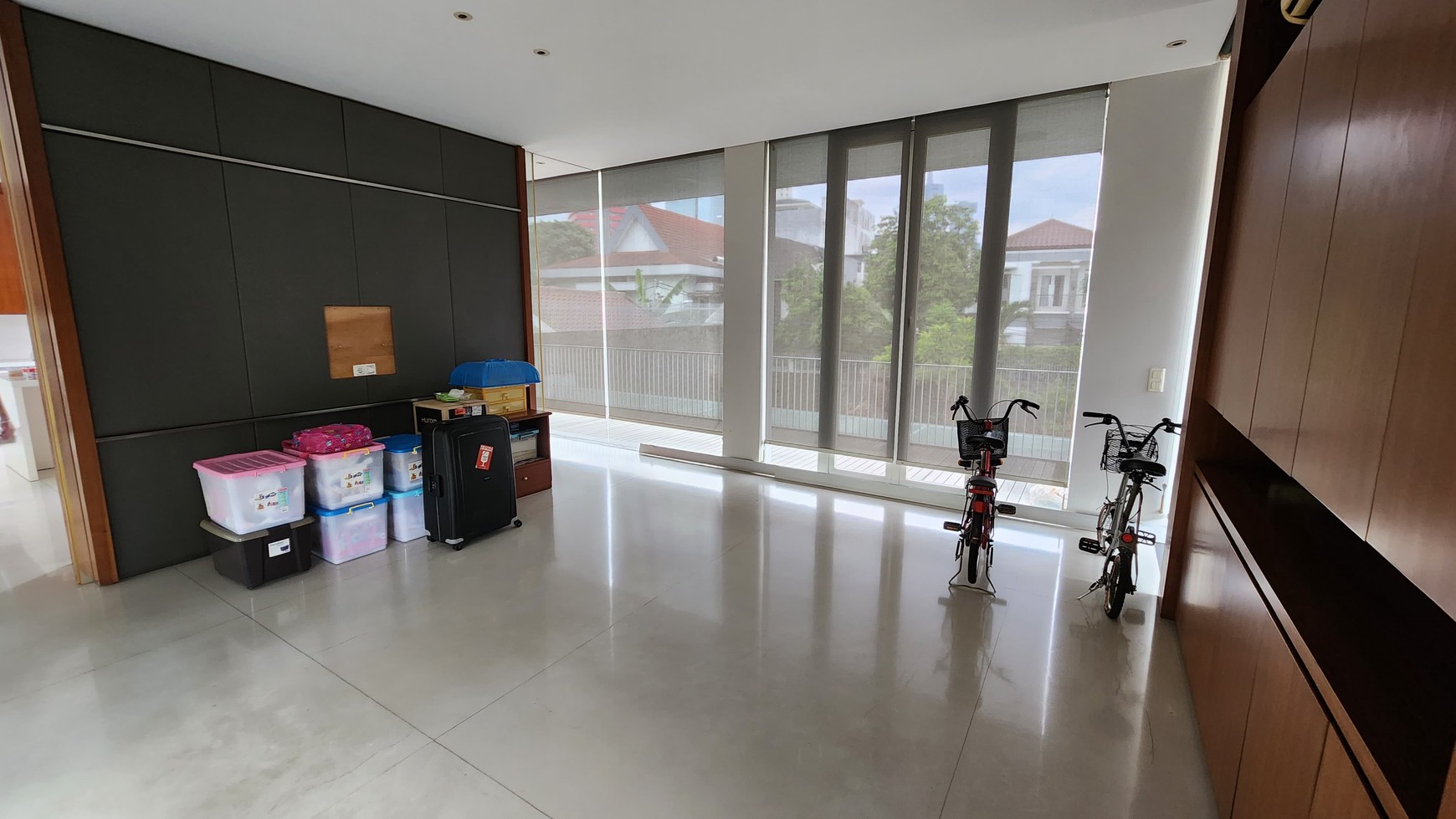 Dijual Tanah di Jalan Salak , Hoek, Siap Bangun