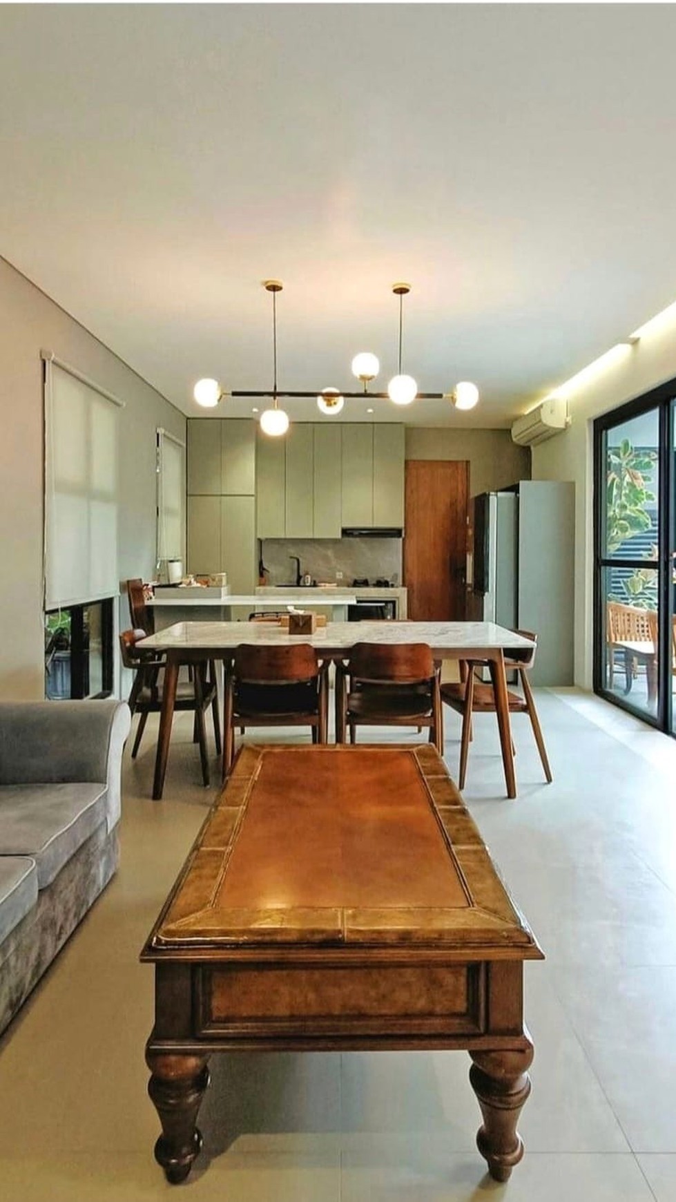 Rumah dengan Pool dan Siap huni di Emerald Garden Bintaro Jaya