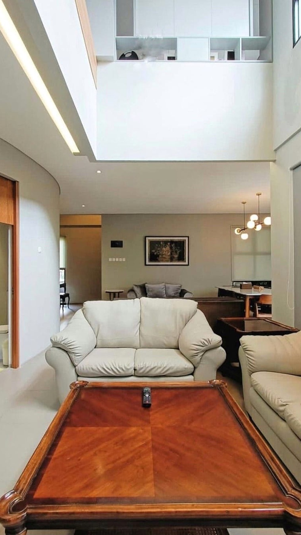 Rumah dengan Pool dan Siap huni di Emerald Garden Bintaro Jaya