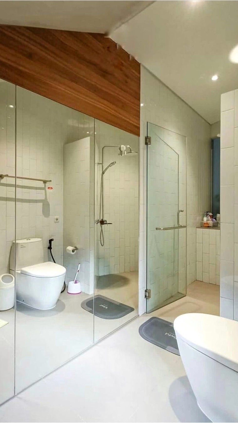 Rumah dengan Pool dan Siap huni di Emerald Garden Bintaro Jaya