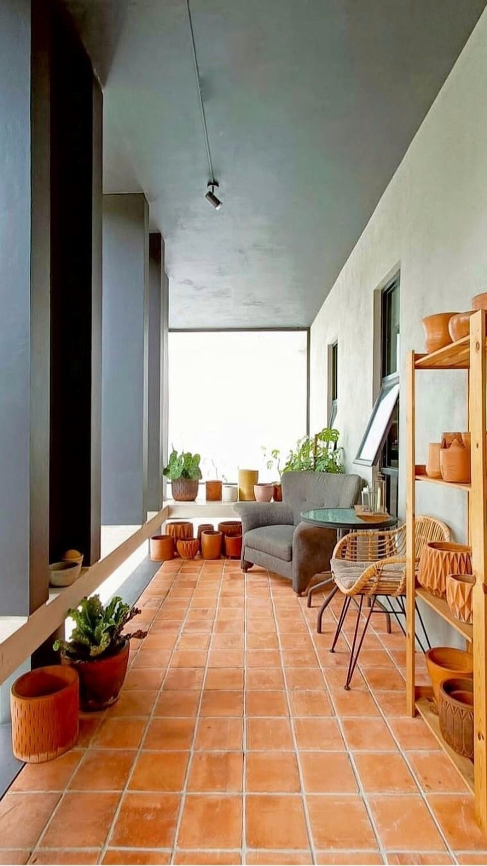 Rumah dengan Pool dan Siap huni di Emerald Garden Bintaro Jaya