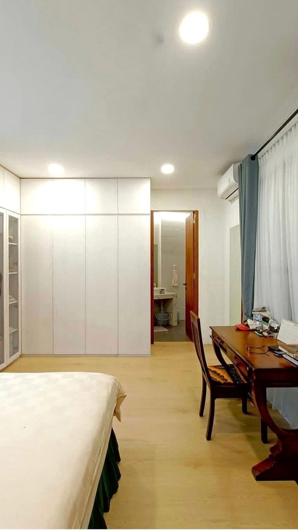 Rumah dengan Pool dan Siap huni di Emerald Garden Bintaro Jaya