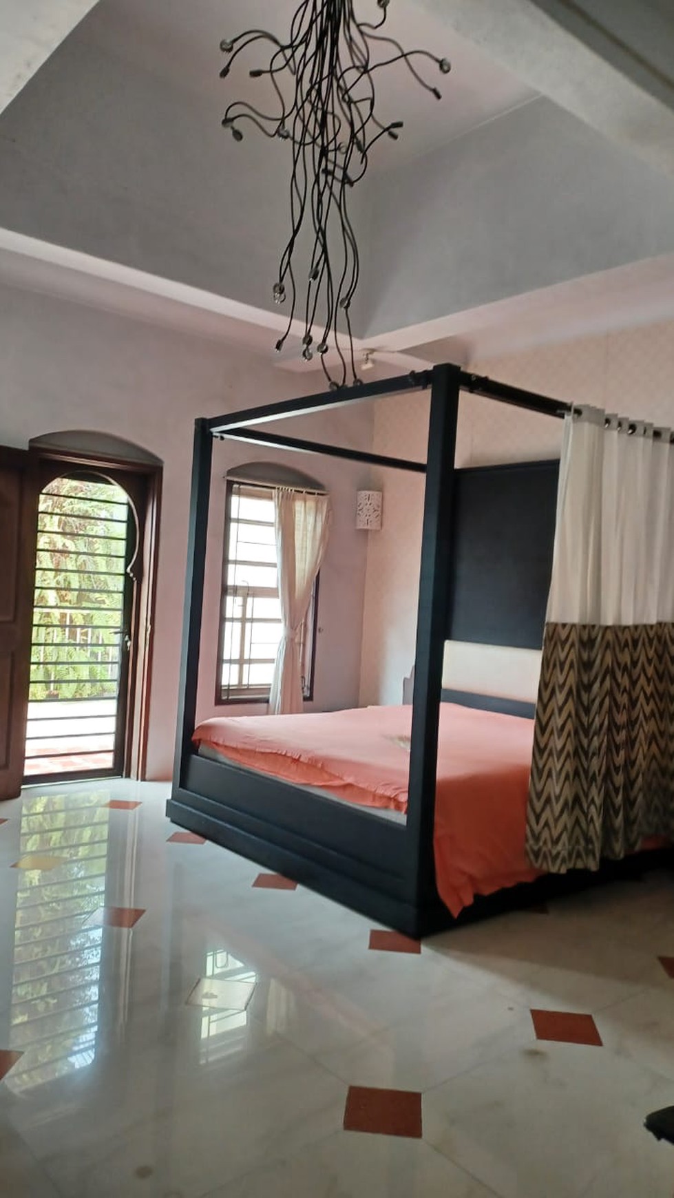 Homey House With Swimming Pool For Rent In Menteng