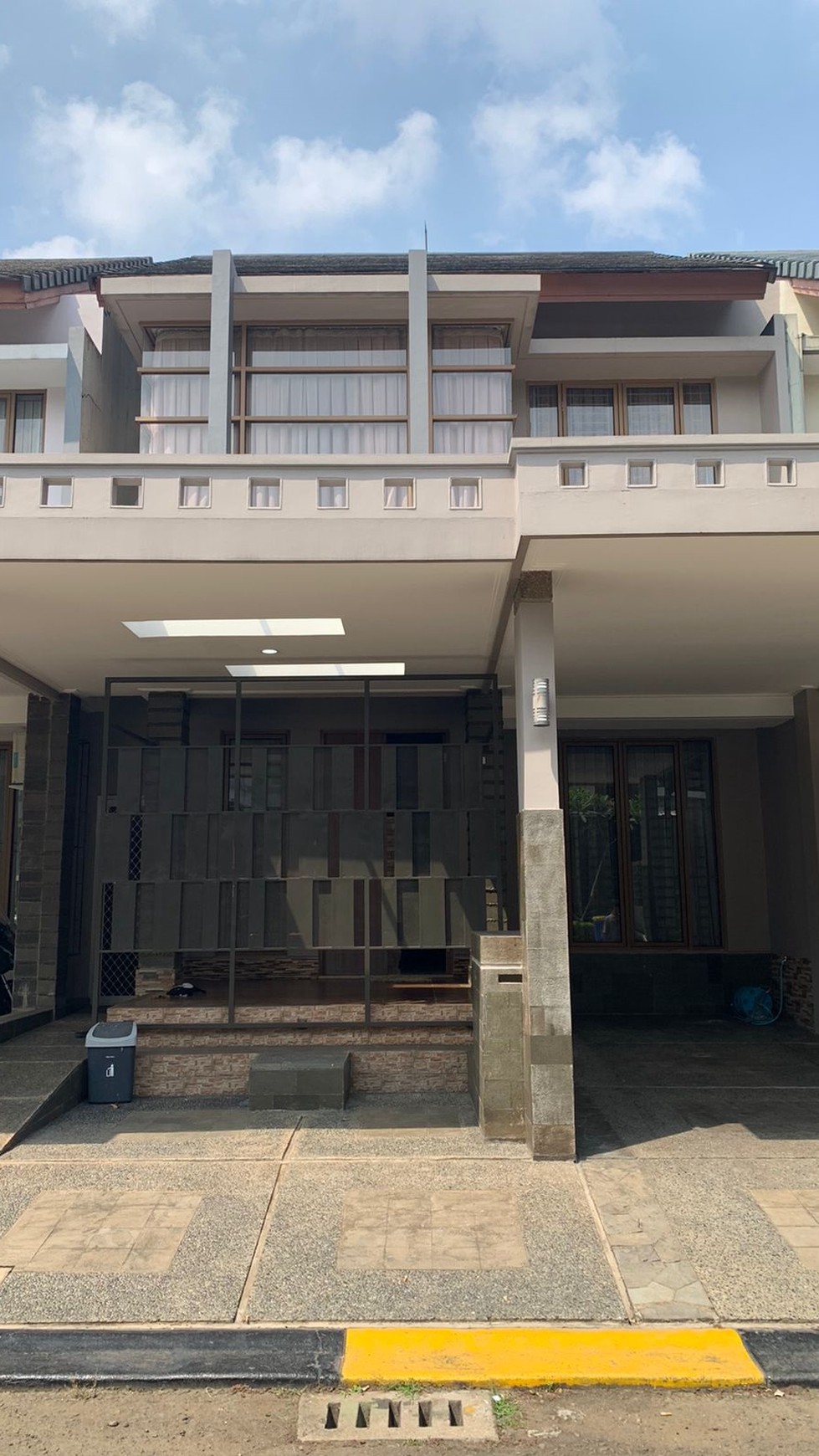 Rumah bagus, cantik, rapih dalam cluster di Bintaro Sektor 9.