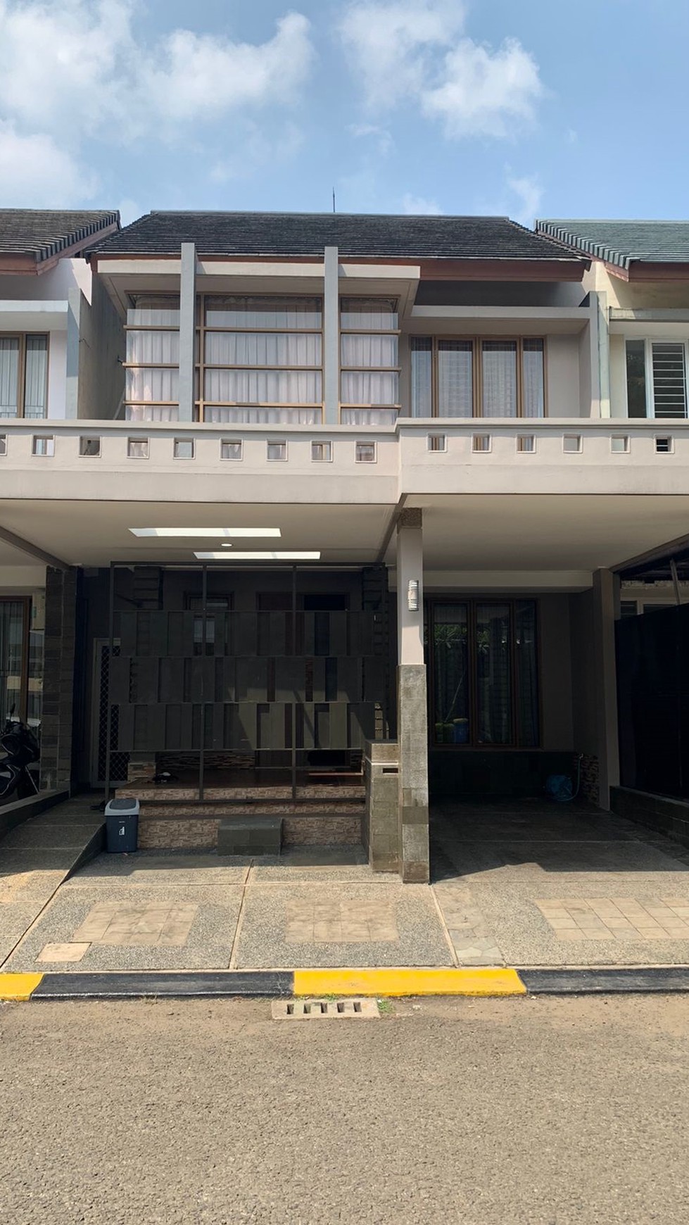 Rumah bagus, cantik, rapih dalam cluster di Bintaro Sektor 9.