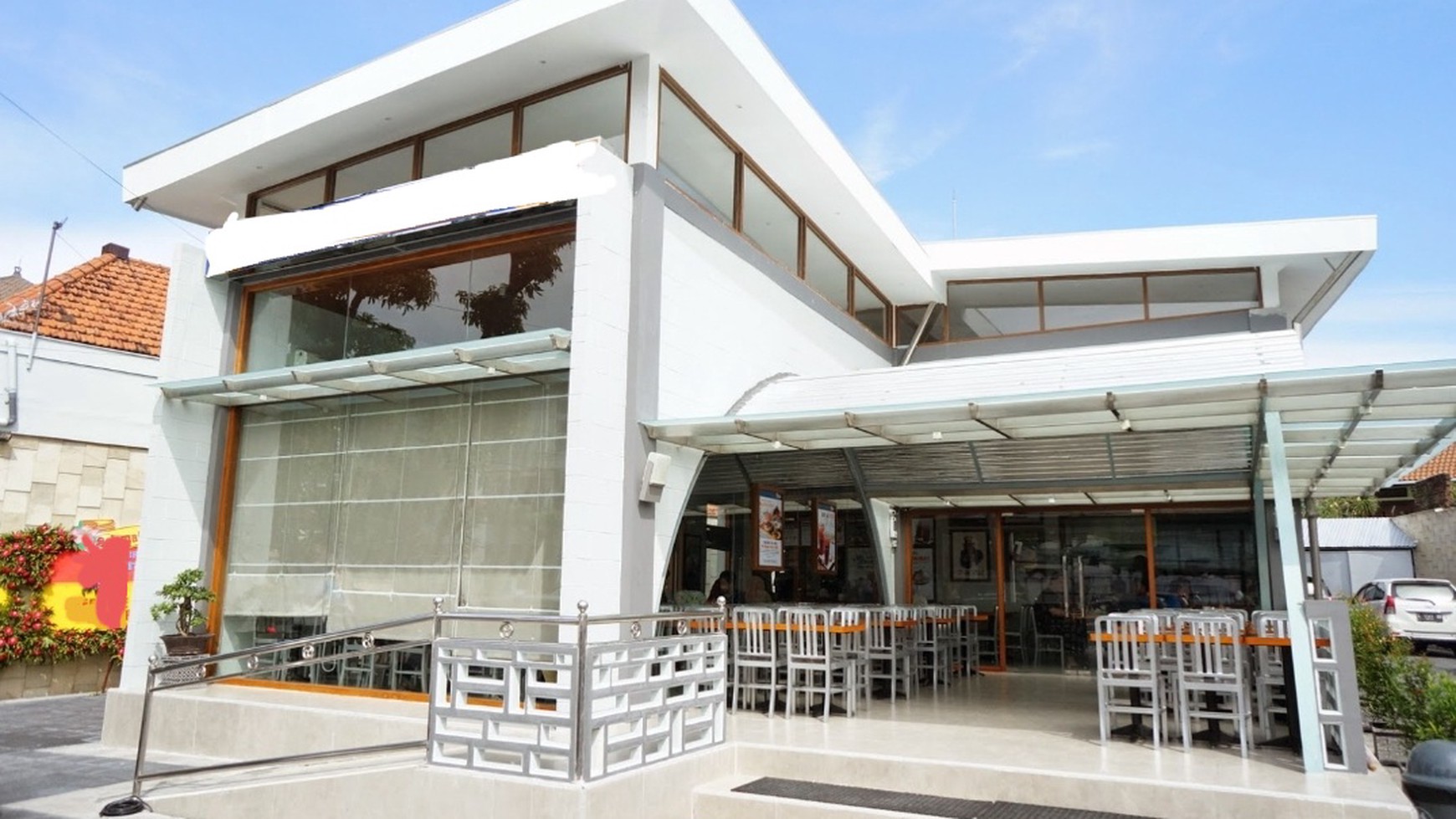 Disewakan Eks Resto  Surabaya Pusat - Jl.Sulawesi - Luas 858 m2 - Parkiran LUAS 