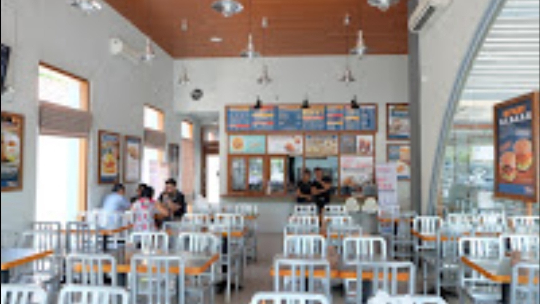 Disewakan Eks Resto  Surabaya Pusat - Jl.Sulawesi - Luas 858 m2 - Parkiran LUAS 