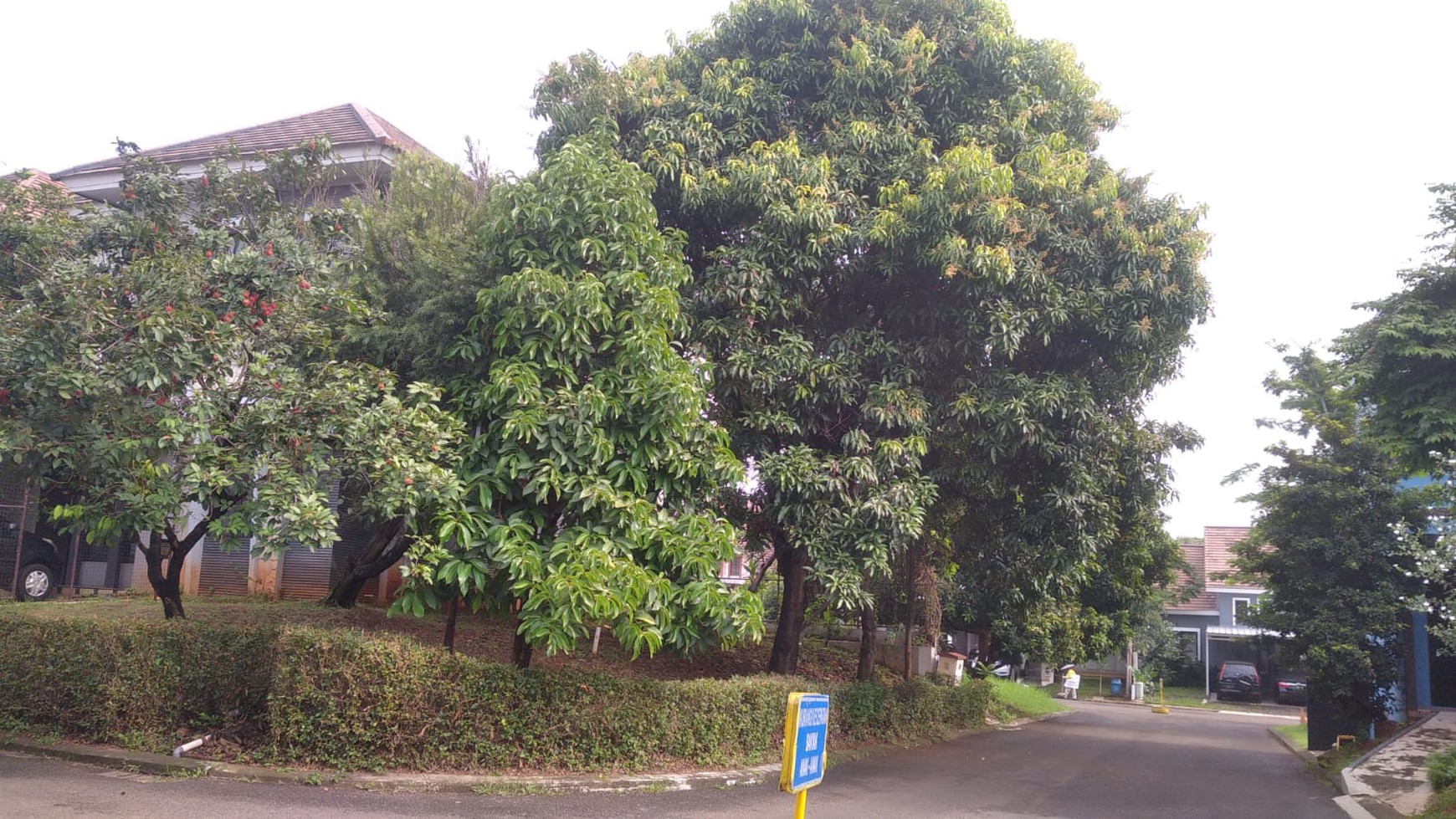 Disewakan Rumah Siap Huni Posisi Hoek di Legenda Wisata Zona Einstein, Cibubur