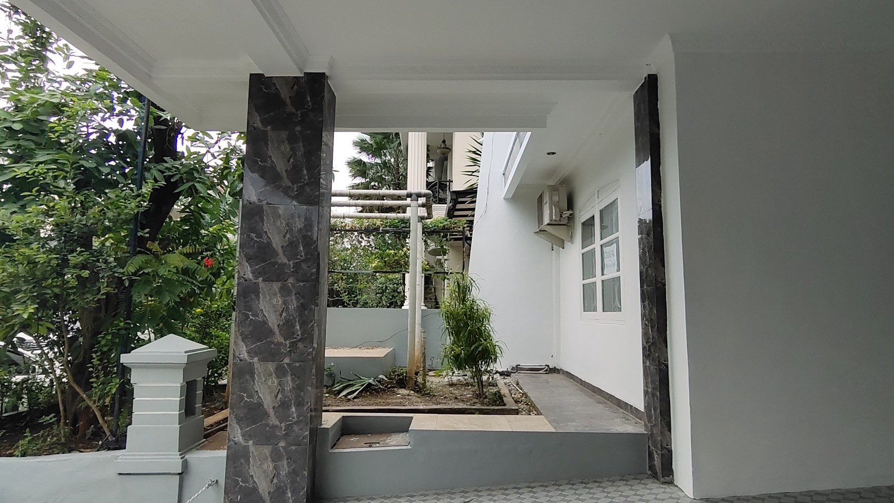Rumah Dua Lantai di Cibubur Residence