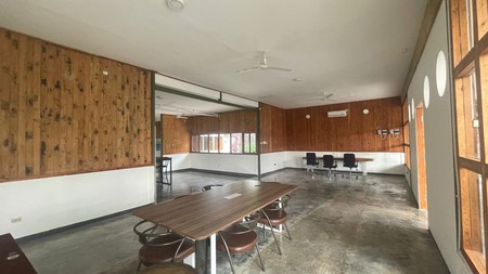 Disewakan Ruang Usaha Semi Furnish Lokasi Strategis di Jalan Palagan Ngaglik Sleman 