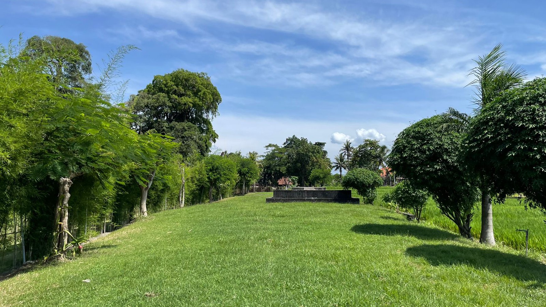 land and house  near Cemagi Beach