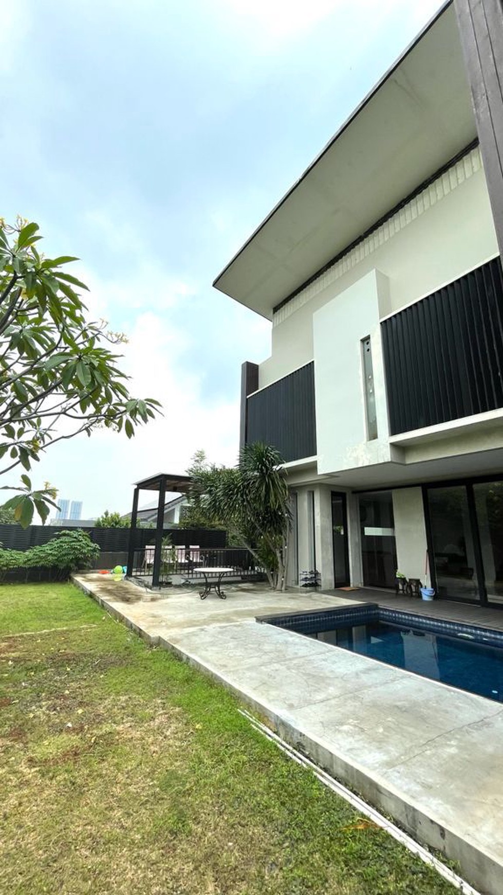 Luxury and comfortable house in cilandak jaksel