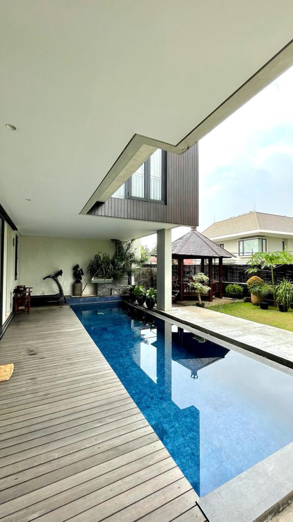 Luxury and comfortable house in cilandak jaksel