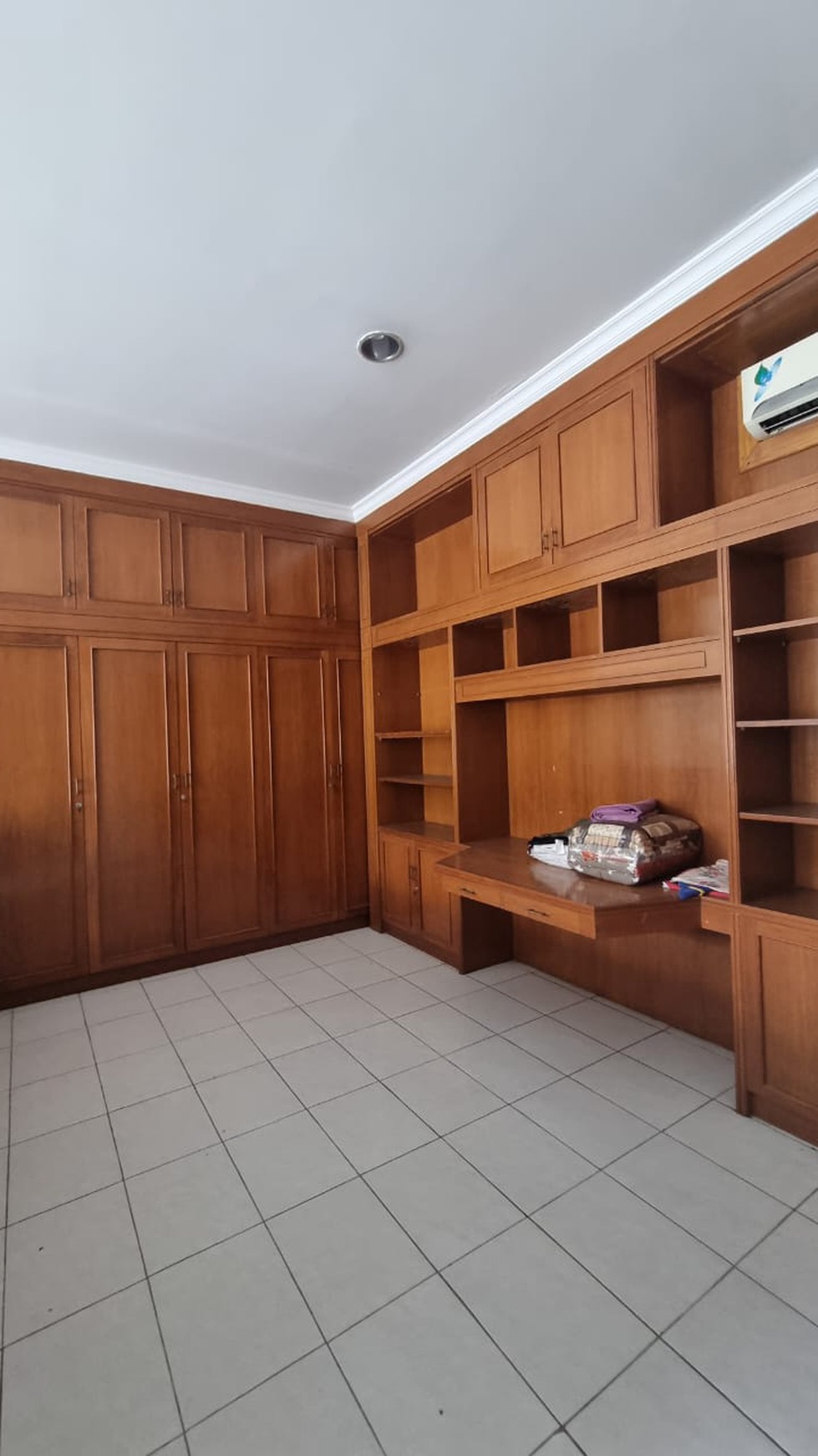 Disewakan rumah untuk kantor di Pondok indah