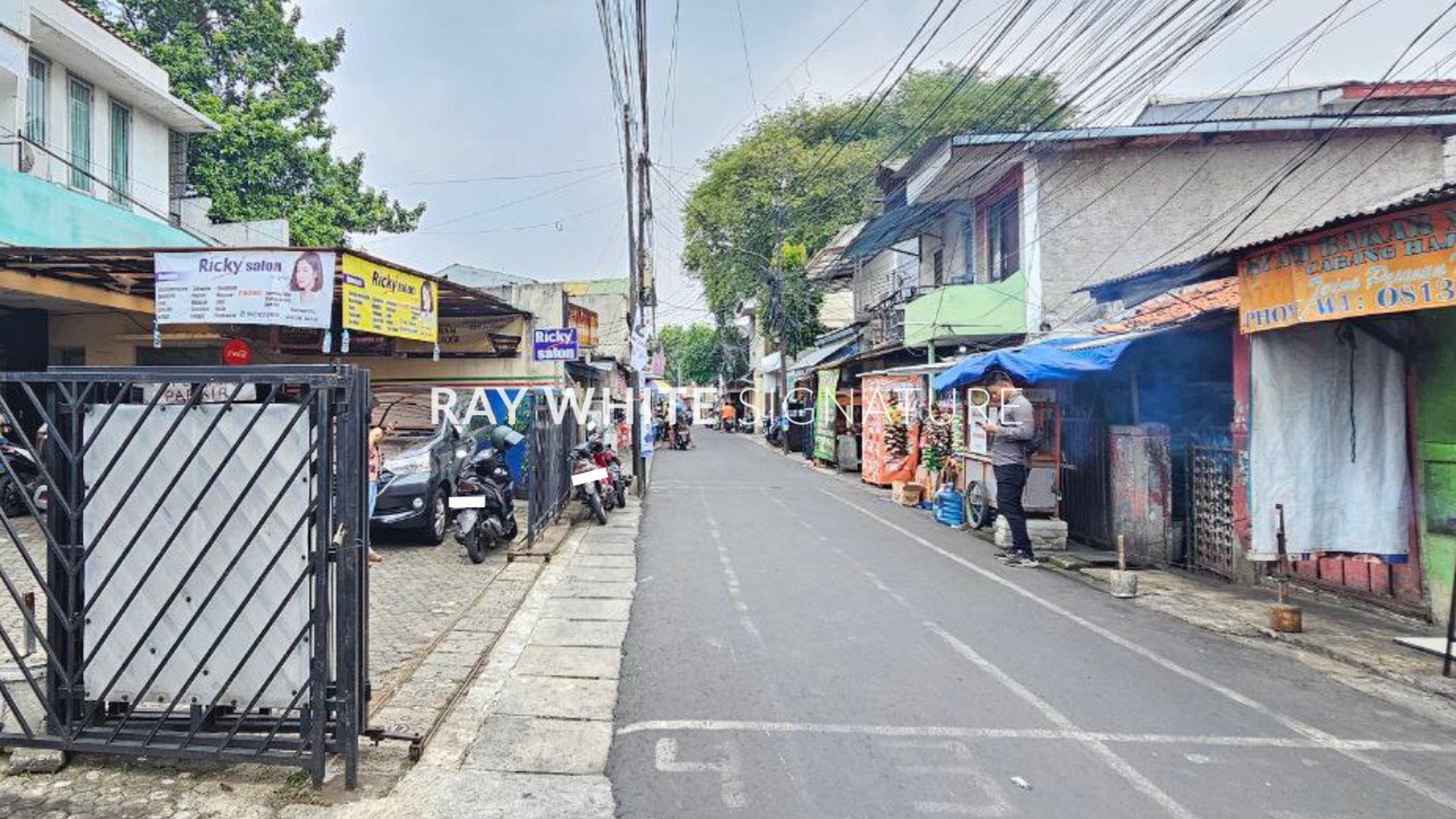 Rumah Dijual Dengan Unirt Usaha di Radio Dalam