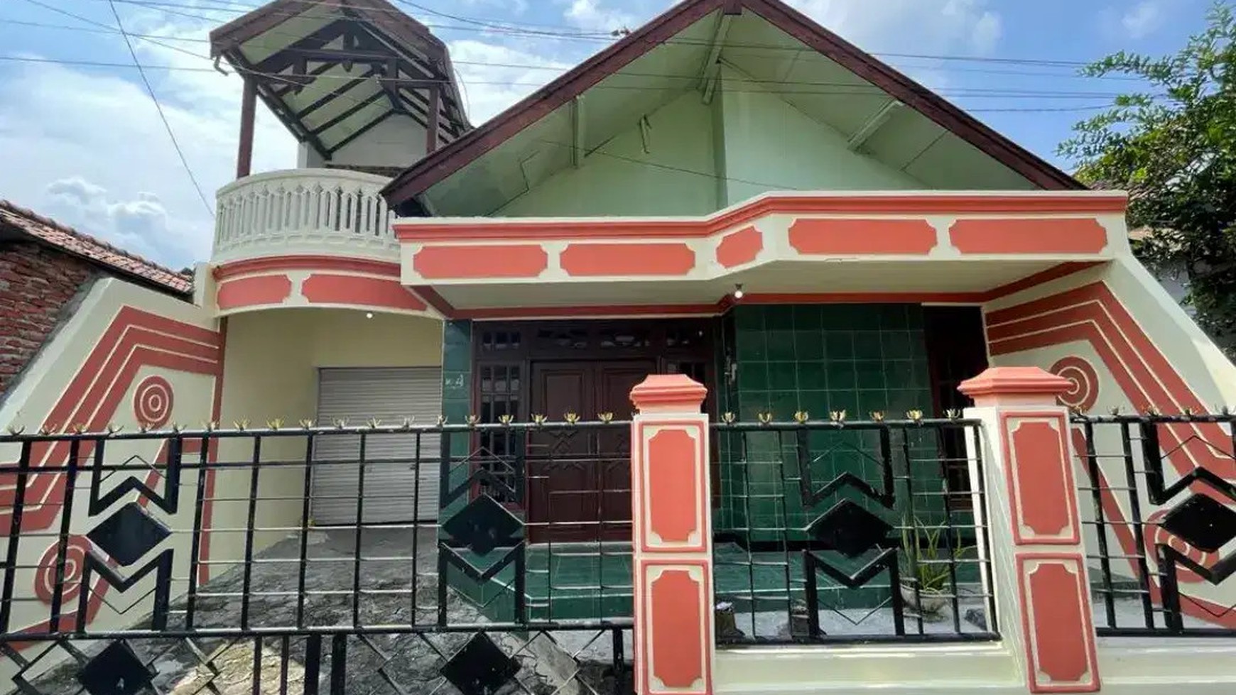 Rumah bergarasi di Cokroaminoto gg. I, Jombang Kota