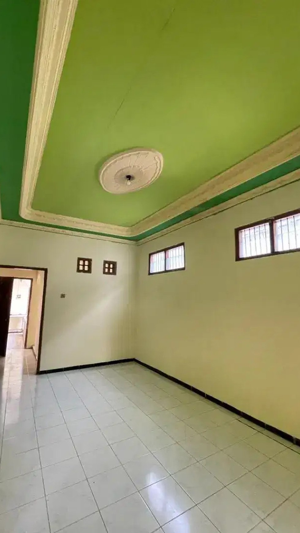 Rumah bergarasi di Cokroaminoto gg. I, Jombang Kota