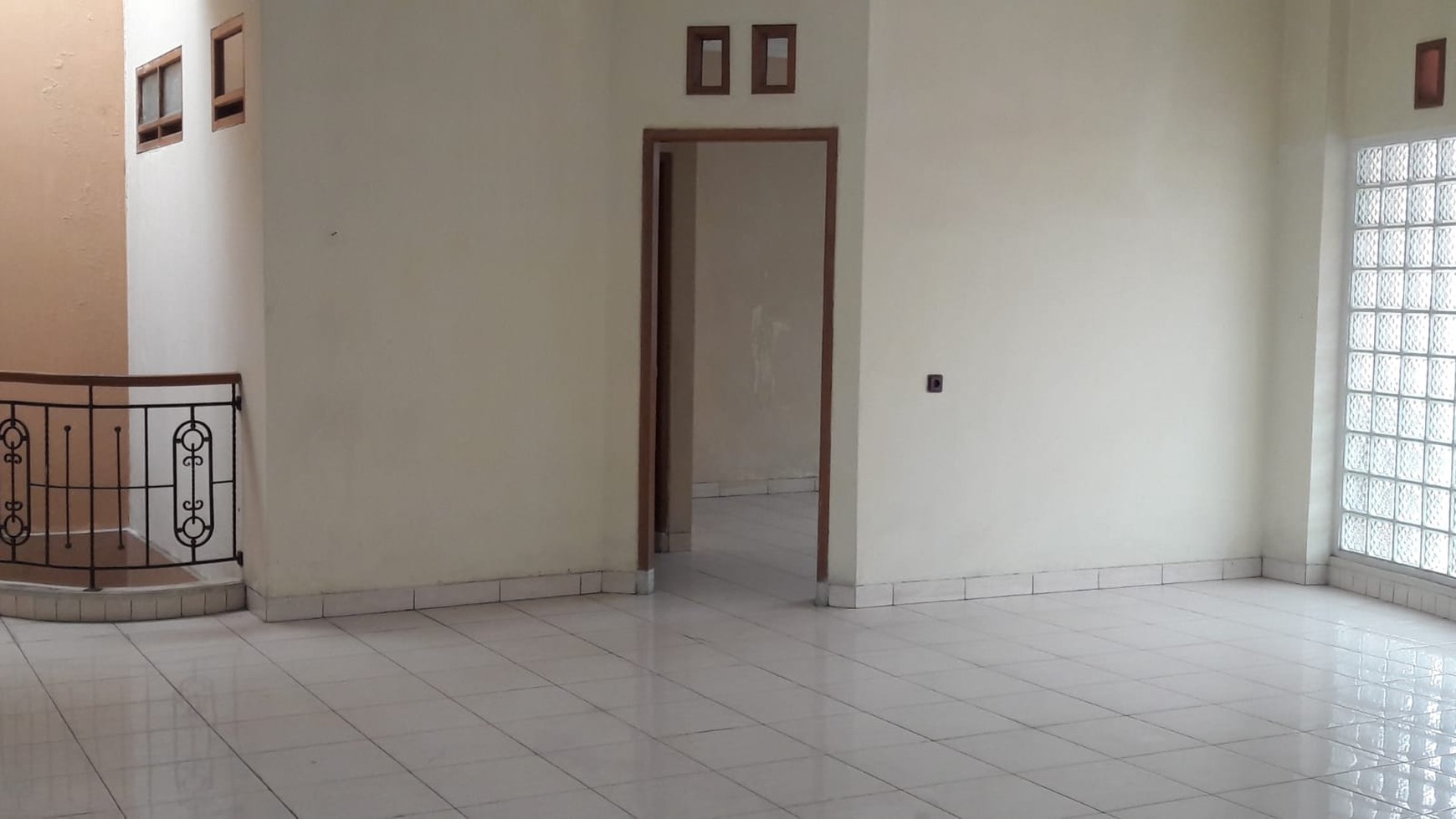 Rumah 2 lantai bisa untuk kantor , pusat Bisnis Buah Batu